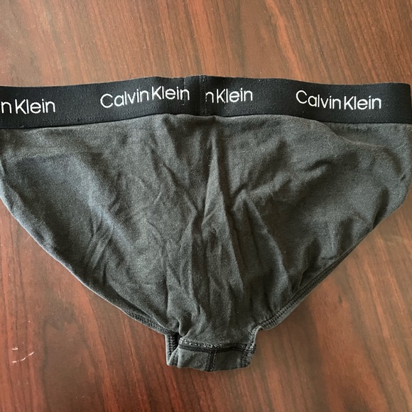 Calvin Klein - Picture 3 of 4